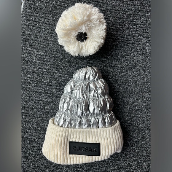 RUDSAK Lanya Women’s White Quilted Hat Removable Pom pom - Picture 5 of 5